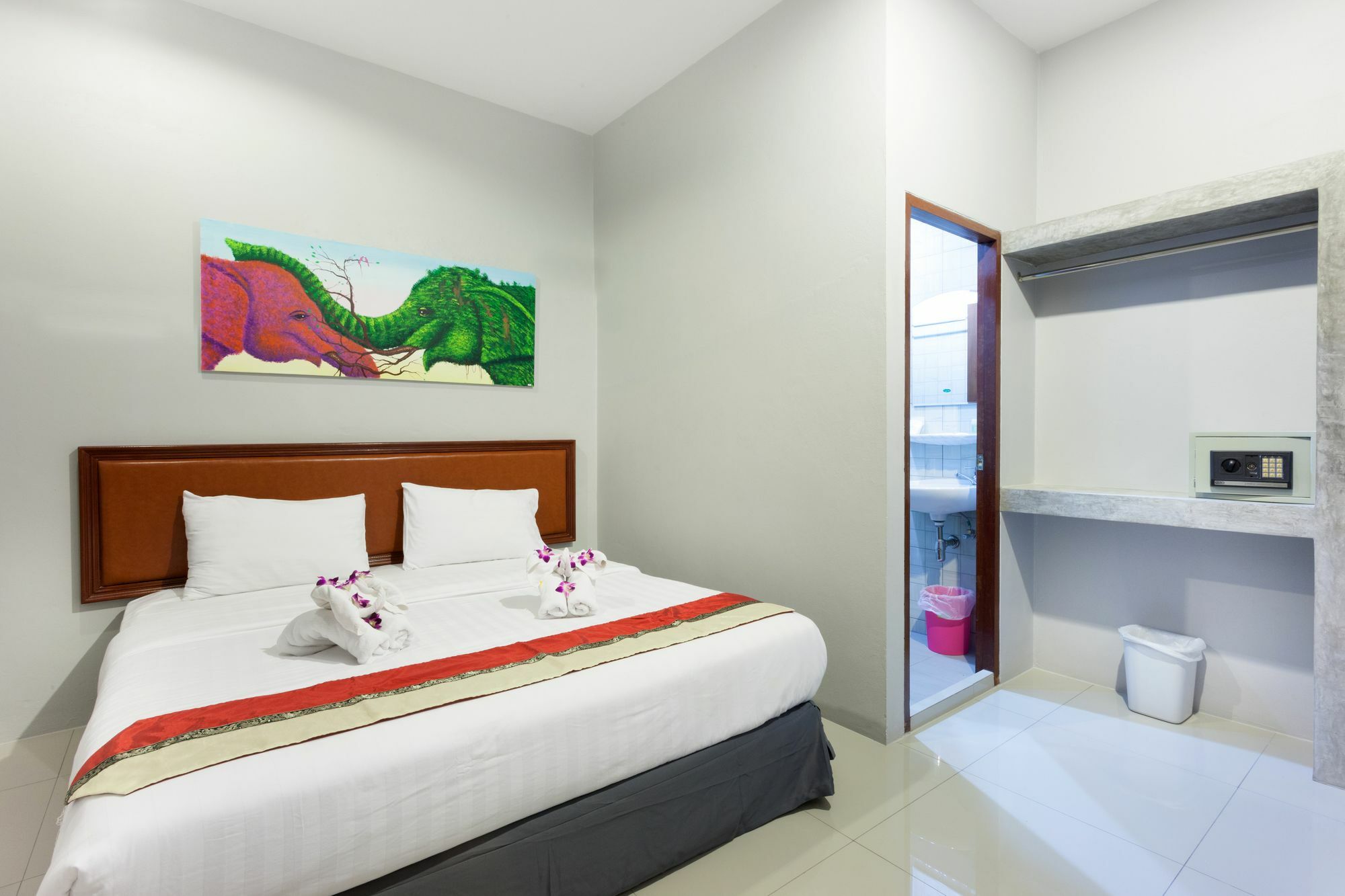 Freedom Hotel Patong Exterior foto