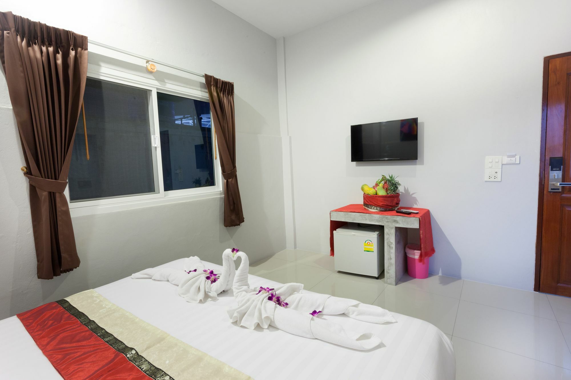 Freedom Hotel Patong Exterior foto